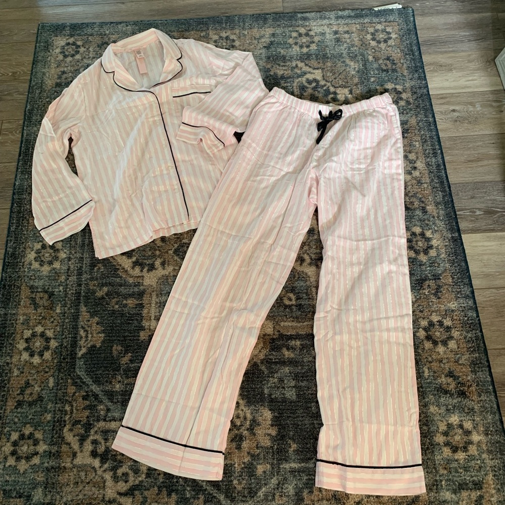 Victoria’s Secret Flannel Long Sleeve Pajamas Size Medium